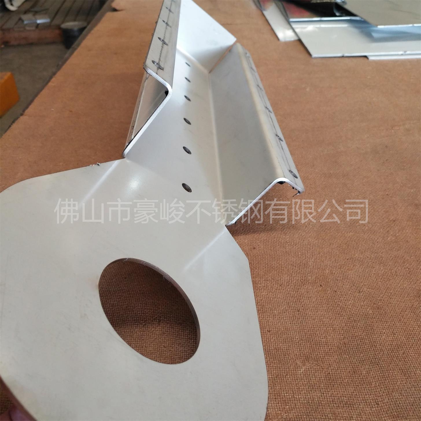 佛山不銹鋼專(zhuān)業(yè)定制折彎加工 專(zhuān)業(yè)設(shè)計(jì)加工團(tuán)隊(duì) 鈑金件折彎廠家