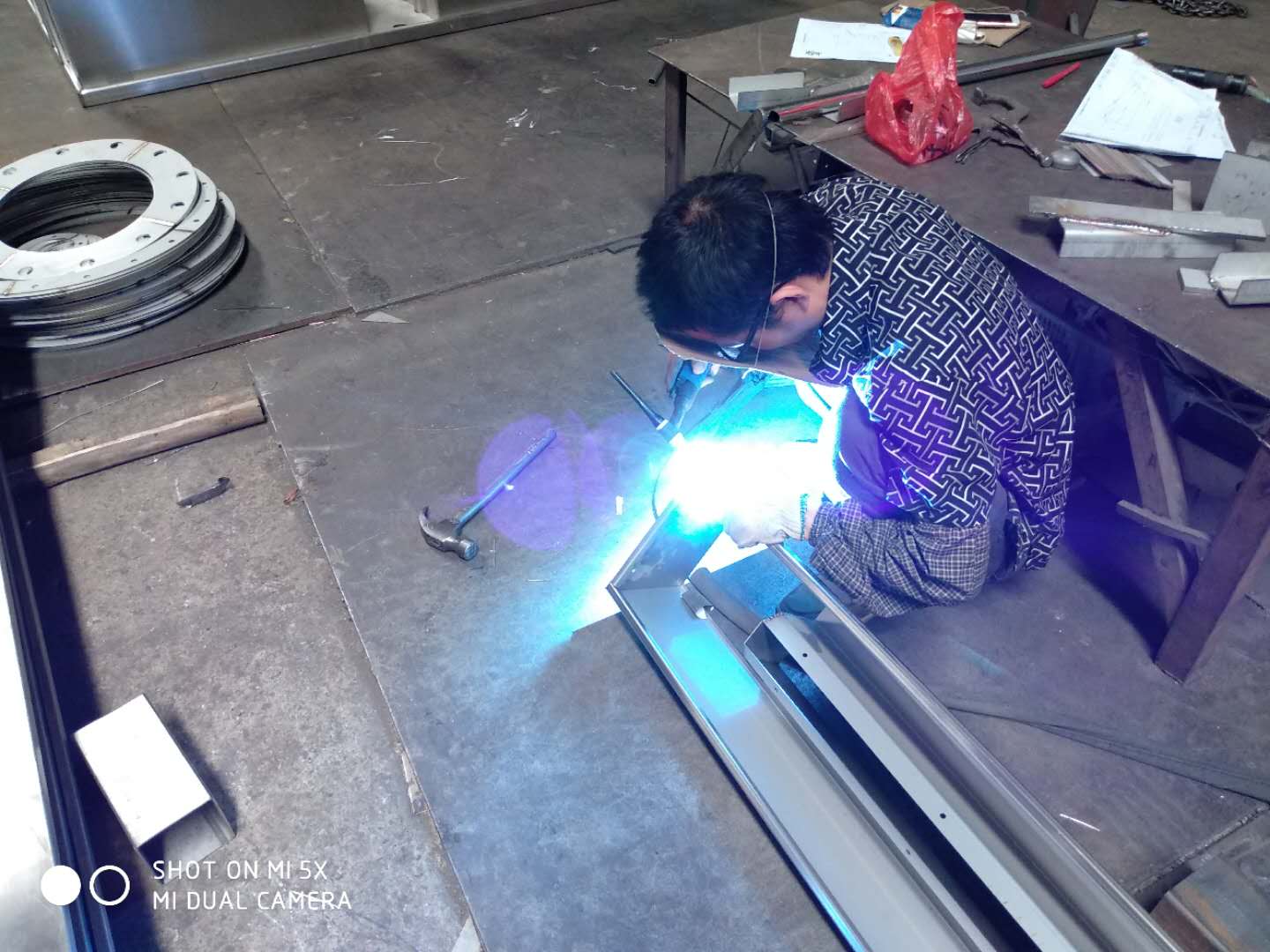 佛山豪峻不銹鋼焊接加工廠家 專人團(tuán)隊(duì)專業(yè)焊接加工給你一個(gè)放心品質(zhì)